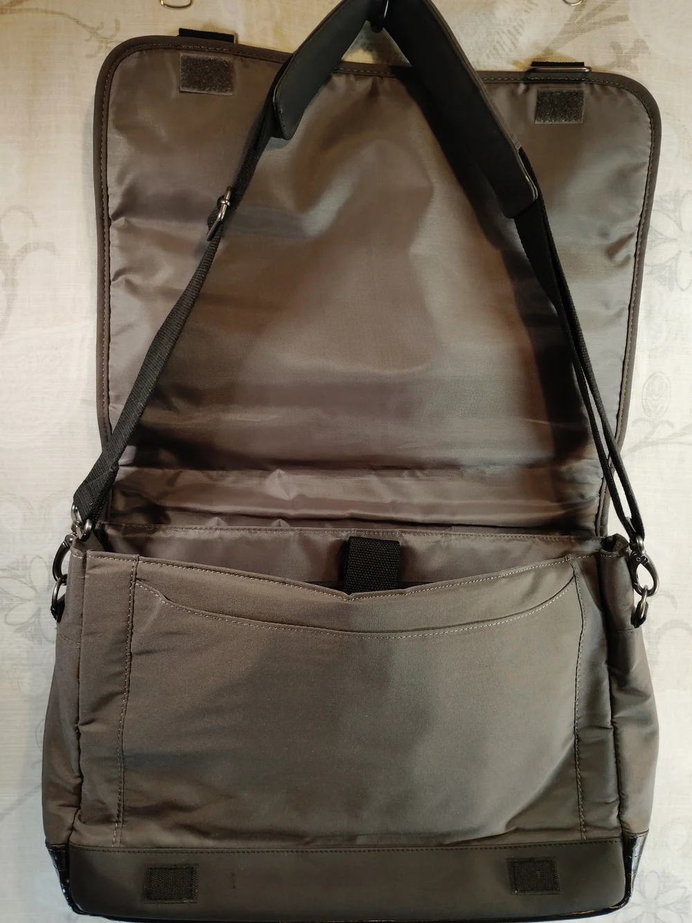Dell Gray and Black Laptop Messenger Bag